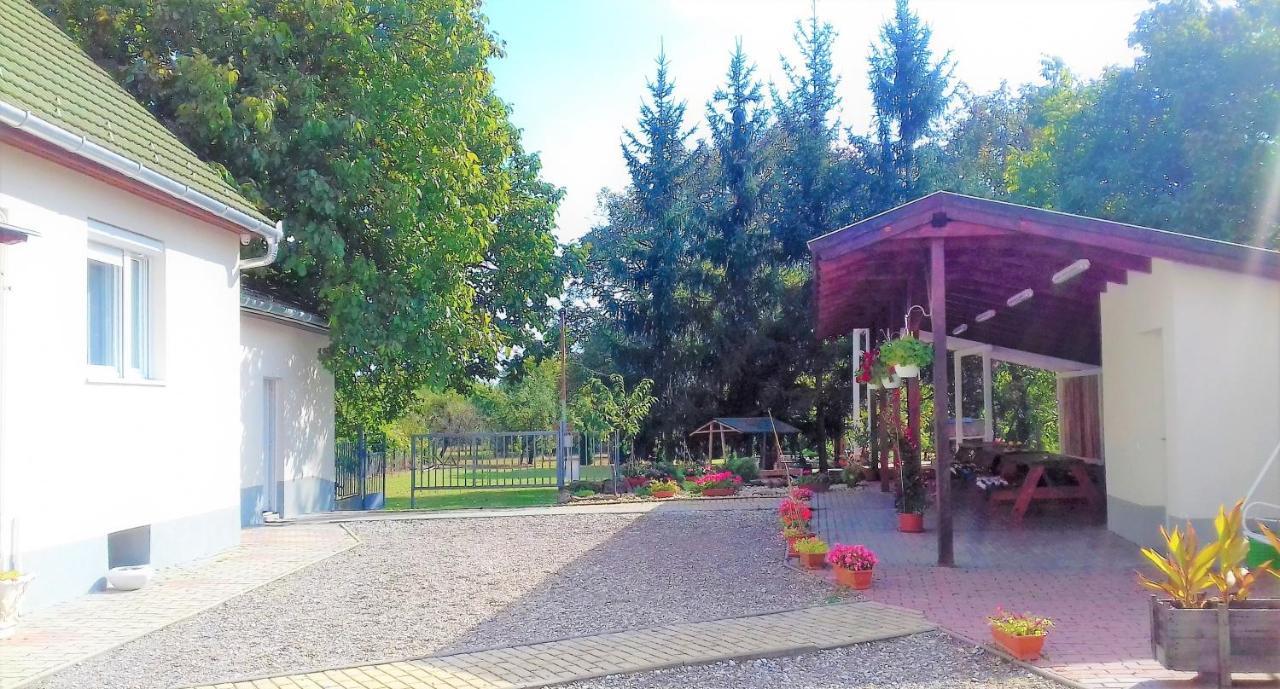 Kristaly Vendeghaz Hotel Bogacs Bagian luar foto